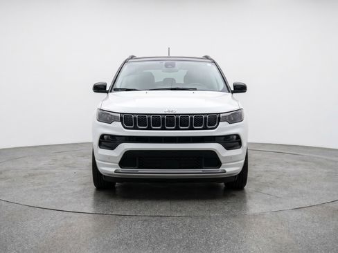 Used 2025 Jeep Compass Limited AWD/4WD image 2