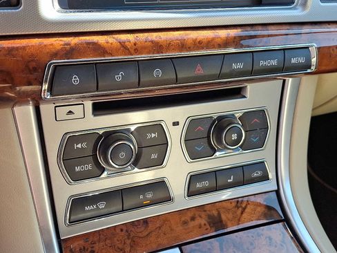 Used 2015 Jaguar XF Portfolio image 17