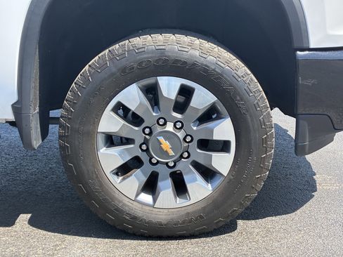 Used 2023 Chevrolet Silverado 2500 Custom AWD/4WD image 7