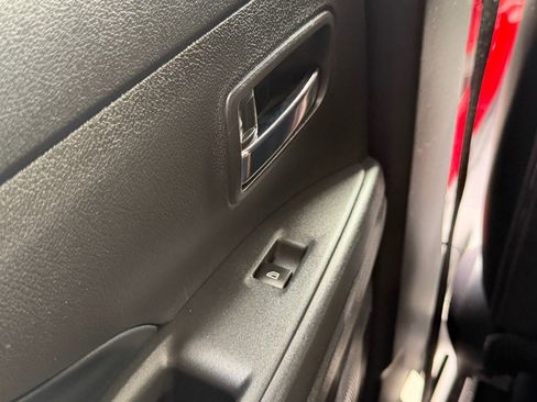 Used 2020 Mitsubishi Outlander SE FWD image 47
