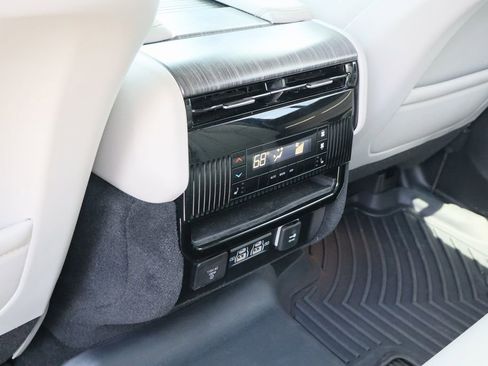 Used 2023 Jeep Wagoneer L Series II w/ Convenience Group I AWD/4WD image 25