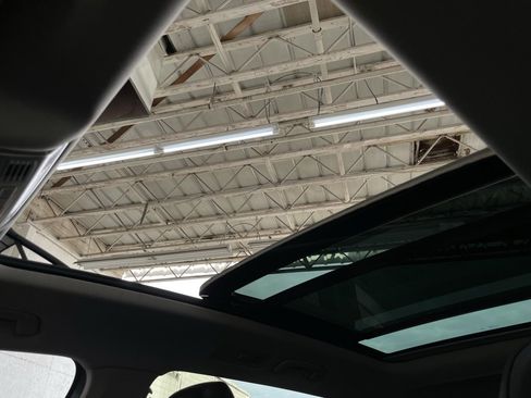 Used 2019 Volkswagen Tiguan SEL image 43