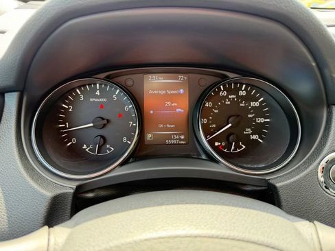 Used 2017 Nissan Rogue SV w/ Sun & Sound Touring Package AWD/4WD image 21