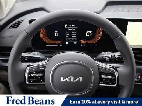 New 2026 Kia Carnival FWD image 16