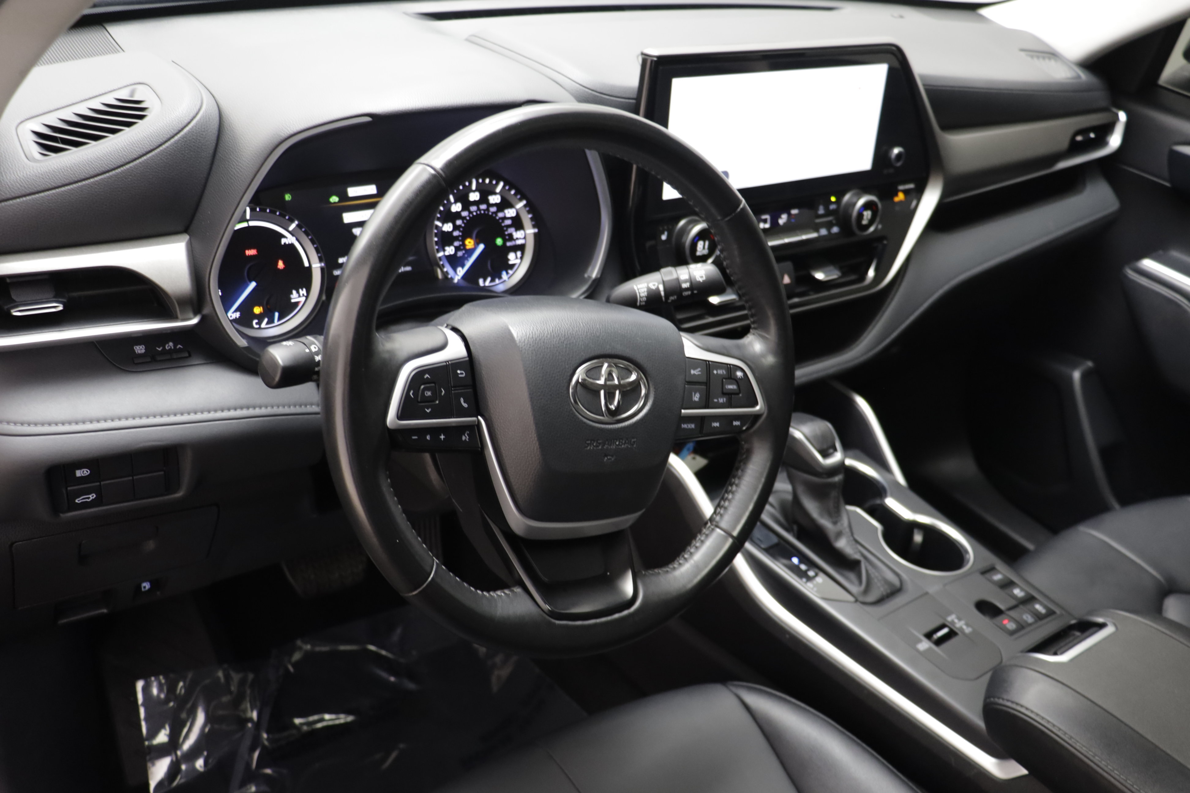 Used 2025 Toyota Highlander XLE AWD/4WD image 6