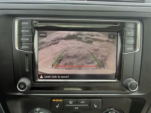 Used 2017 Volkswagen Jetta SE FWD image 14