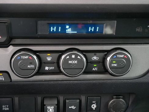 Used 2021 Toyota Tacoma TRD Off-Road AWD/4WD image 20