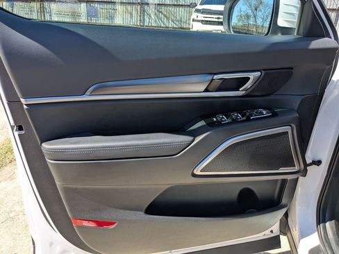 Used 2025 Kia Telluride S image 11
