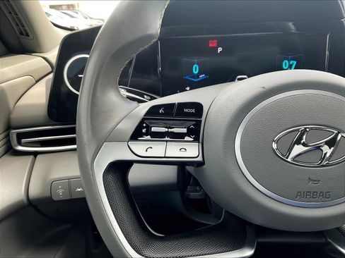 Used 2022 Hyundai Elantra SEL w/ Convenience Package FWD image 10