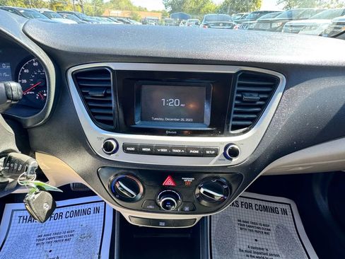 Used 2022 Hyundai Accent SE image 17