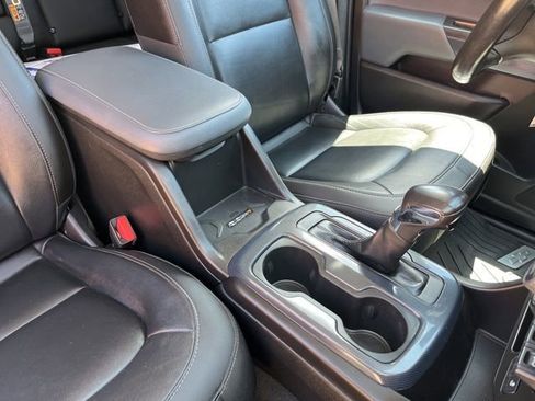 Used 2022 Chevrolet Colorado Z71 w/ Safety Package AWD/4WD image 29