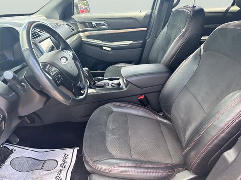 Used 2019 Ford Explorer XLT w/ Equipment Group 202A AWD/4WD image 14