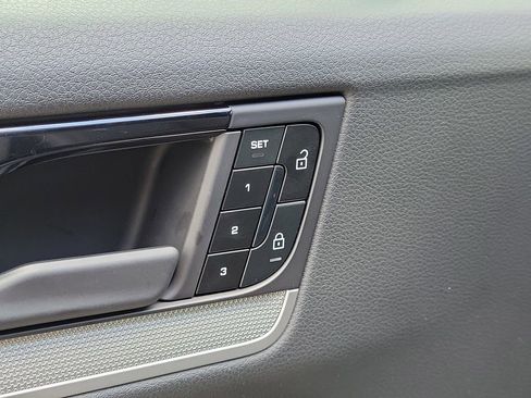 Certified 2025 Porsche Cayenne AWD/4WD image 25