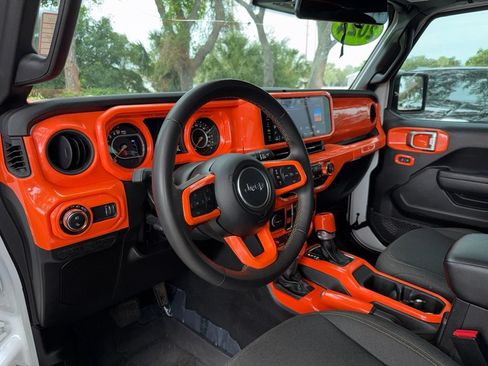 Used 2024 Jeep Gladiator Sport AWD/4WD image 18