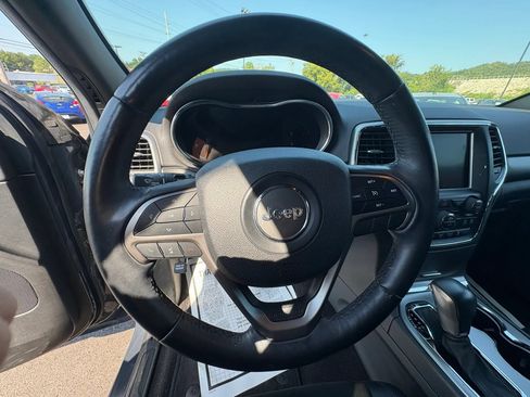 Used 2018 Jeep Grand Cherokee Altitude AWD/4WD image 19