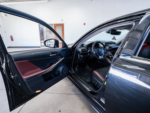 Used 2017 Lexus IS 200t 200t image 31