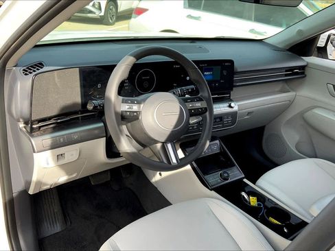 Used 2025 Hyundai Kona SEL image 17
