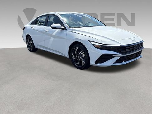 New 2026 Hyundai Elantra Limited FWD image 18