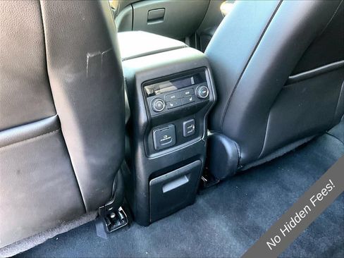 Used 2018 GMC Acadia Denali w/ Technology Package AWD/4WD image 29