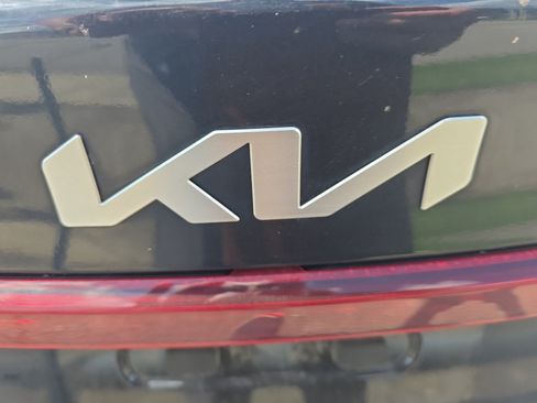 Used 2024 Kia Forte LXS FWD image 5