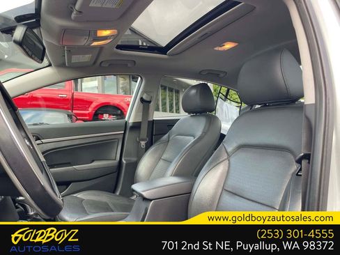 Used 2017 Hyundai Elantra Limited w/ Limited Tech Package 04 FWD image 12