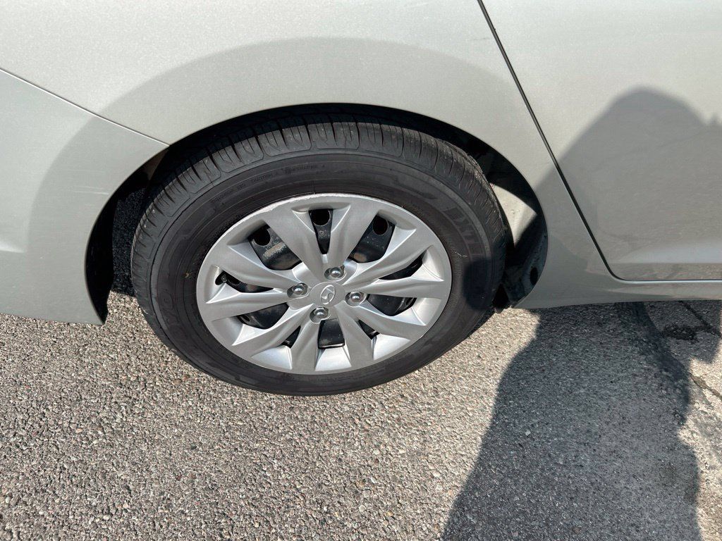 Used 2019 Hyundai Accent SE FWD image 9