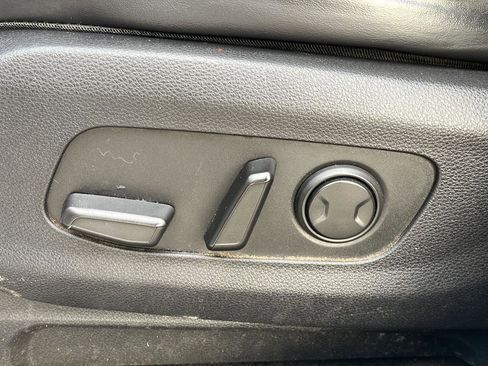 Used 2022 Kia Carnival LX FWD image 22