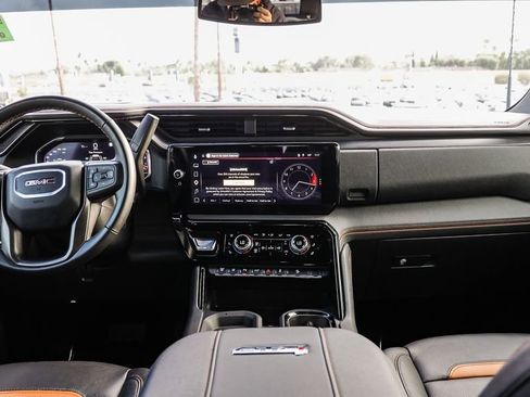 Used 2025 GMC Sierra 2500 AT4 AWD/4WD image 15