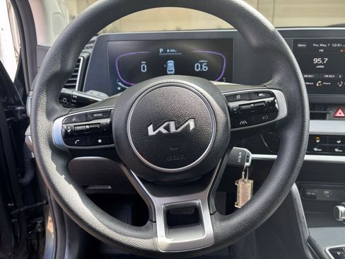 Used 2025 Kia Sportage LX FWD image 27