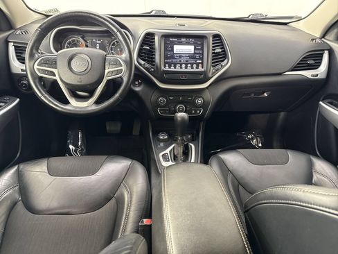 Used 2018 Jeep Cherokee Latitude Plus w/ Cold Weather Group AWD/4WD image 21