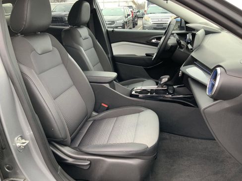 Used 2025 Chevrolet Trax LT w/ LT Convenience Package image 52