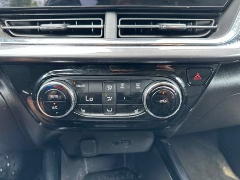Used 2025 Chevrolet Trax ACTIV FWD image 11