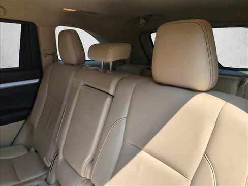 Used 2019 Toyota Highlander XLE FWD image 17