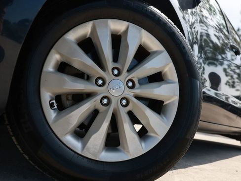 Used 2015 Kia Sedona EX image 34