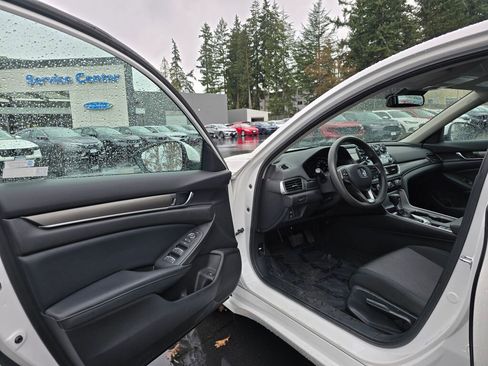 Used 2018 Honda Accord LX image 3