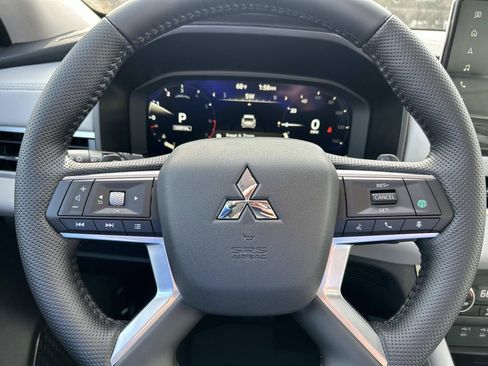 New 2026 Mitsubishi Outlander SE image 32