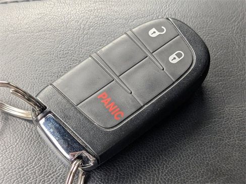 Certified 2025 Jeep Compass Latitude image 26