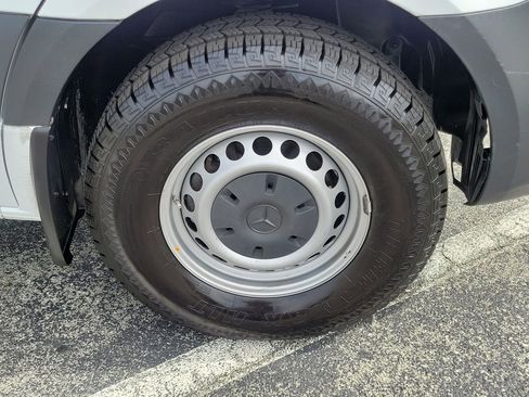 Used 2023 Mercedes-Benz Sprinter 1500 image 14