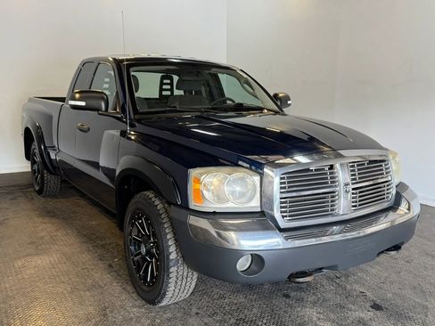 Used 2005 Dodge Dakota SLT w/ Trailer Tow Group AWD/4WD image 3