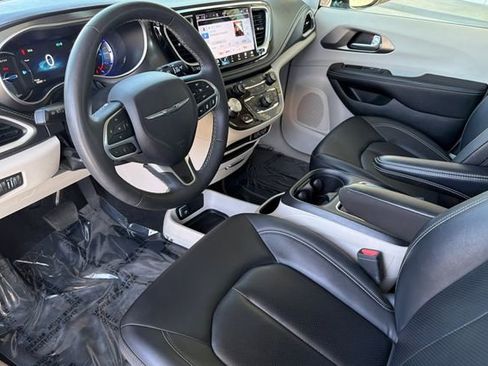 Used 2024 Chrysler Pacifica Limited FWD image 10