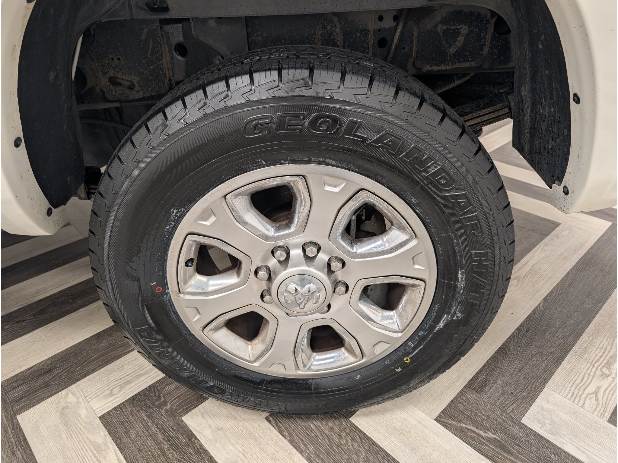 Used 2017 RAM 3500 Laramie AWD/4WD image 19