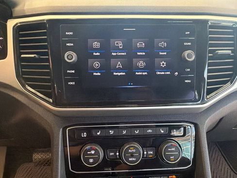 Used 2022 Volkswagen Atlas Cross Sport SE w/ Black Wheel Package AWD/4WD image 38