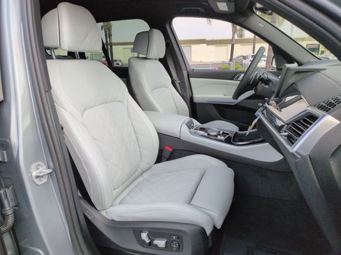 Used 2026 BMW X5 xDrive40i w/ M Sport Package AWD/4WD image 33