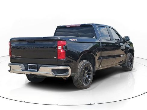 Used 2022 Chevrolet Silverado 1500 LT AWD/4WD image 3