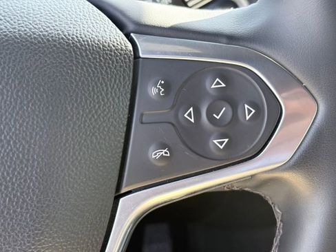 Used 2023 Chevrolet Traverse RS FWD image 16