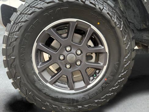 Used 2023 Jeep Gladiator Overland image 29