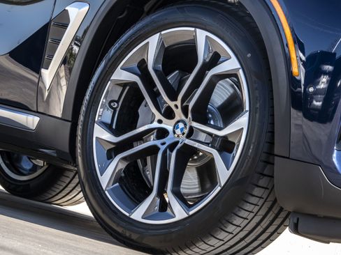 New 2026 BMW X5 xDrive50e w/ Executive Package image 9