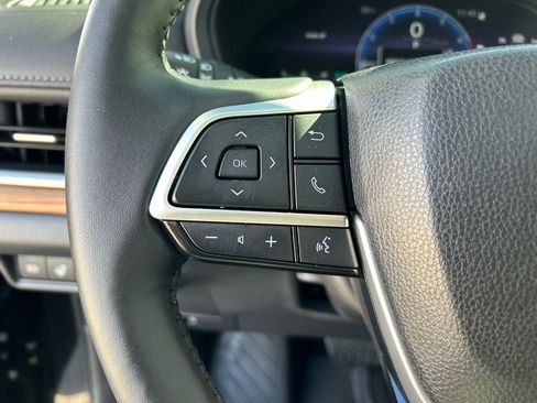 Used 2025 Toyota Grand Highlander AWD image 13