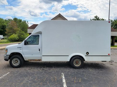 Used 2012 Ford E-350 and Econoline 350 Super Duty w/ PWR Locks & Windows Group RWD image 7