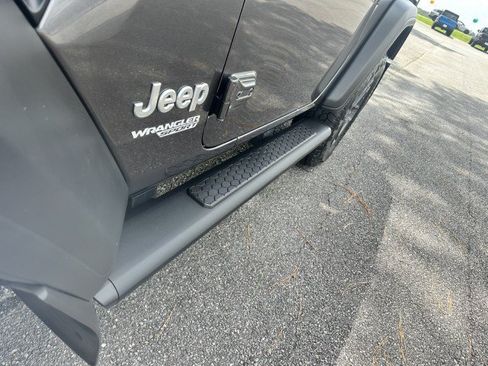 Used 2020 Jeep Wrangler Sport AWD/4WD image 9